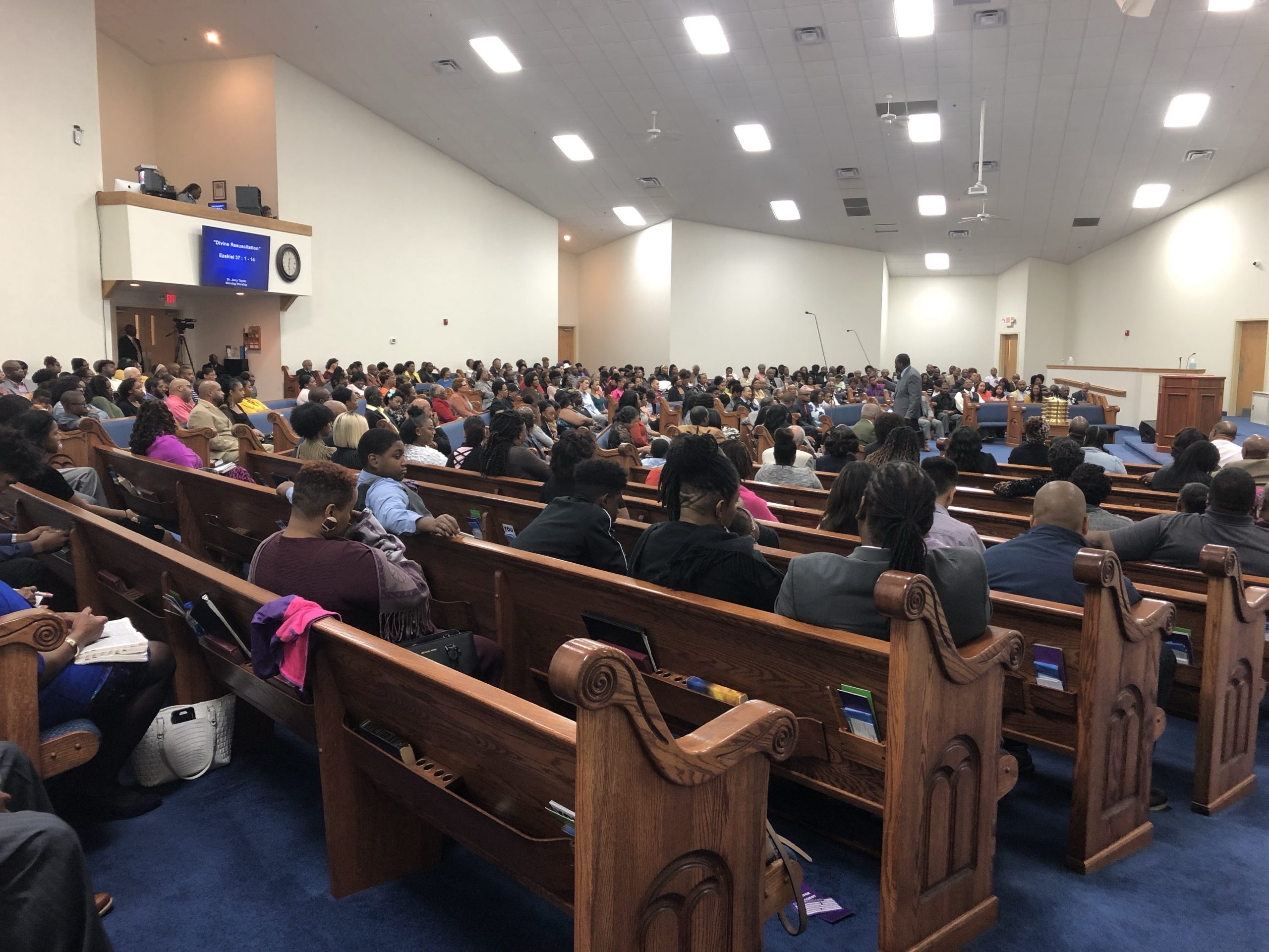 Sharpe Road Church of Christ full congregation